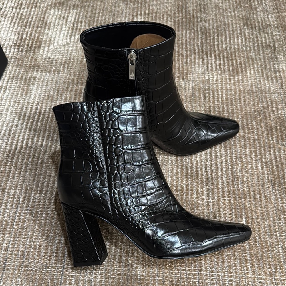 NWT Marc Fisher Yanara Ankle Boot - Black